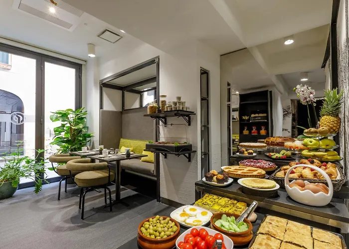 Coronari Palace מלון 3*