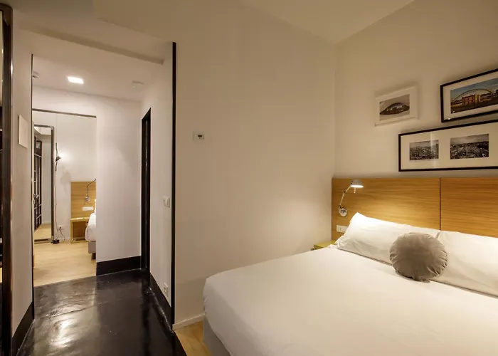 מלון Coronari Palace 3*